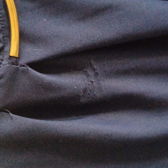 Navy Blue Blouse With Ruching And Gold Accent Womans Size Petite Medium - Picture 6 of 6